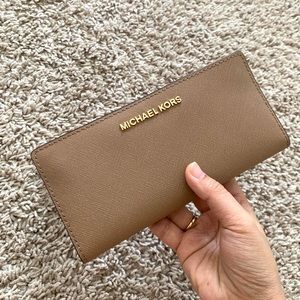 Michael Kors LG Card Case Carryall Wallet